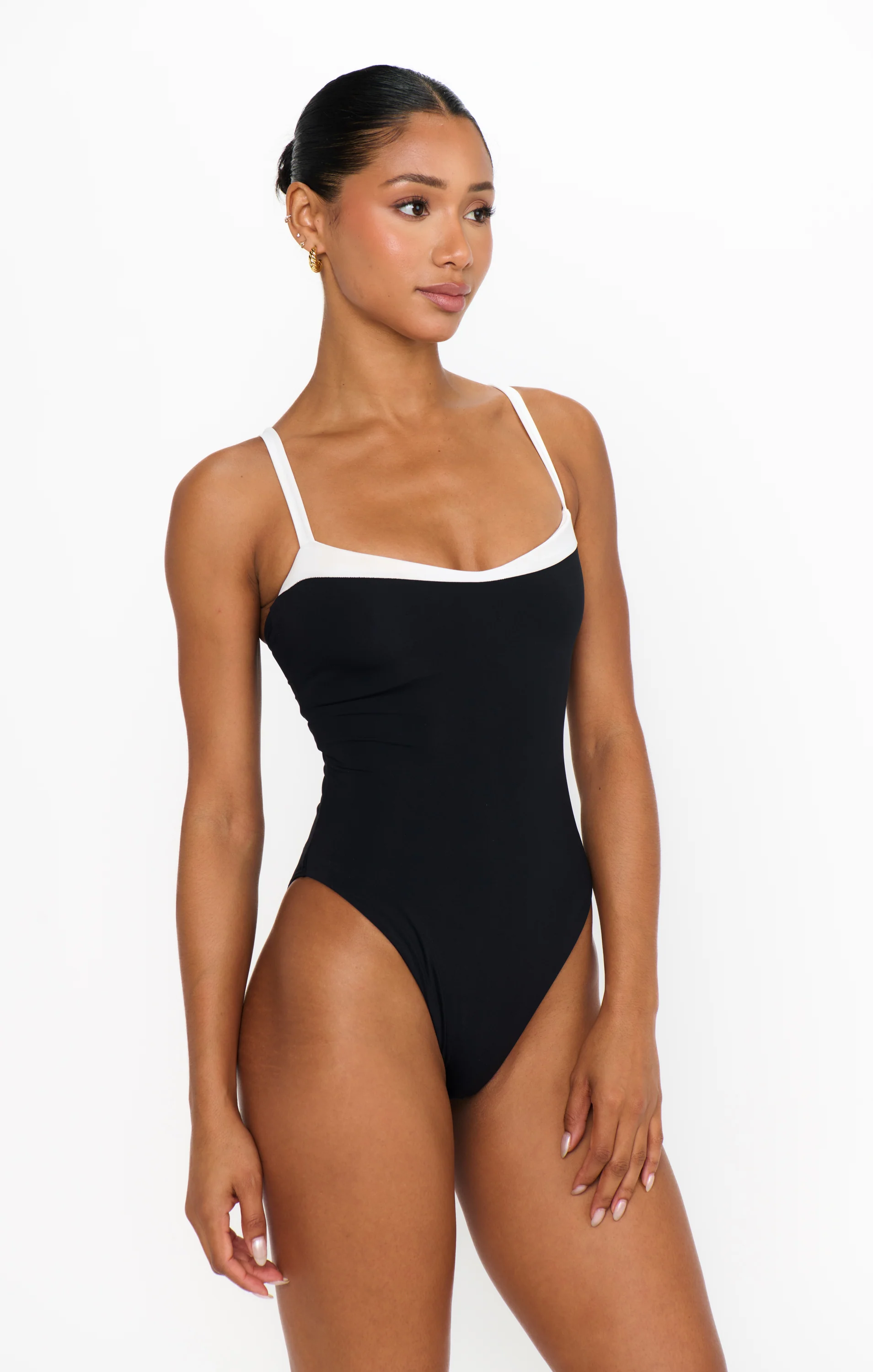 Overseas One Piece ~ Black and White - Image 6